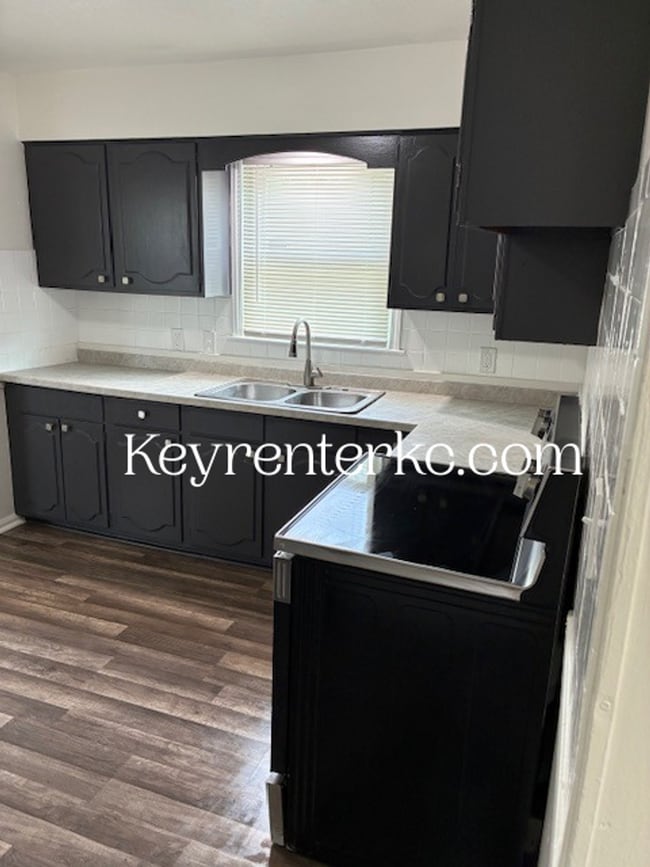 Building Photo - 3 Bed 2 Bath ready to rent!