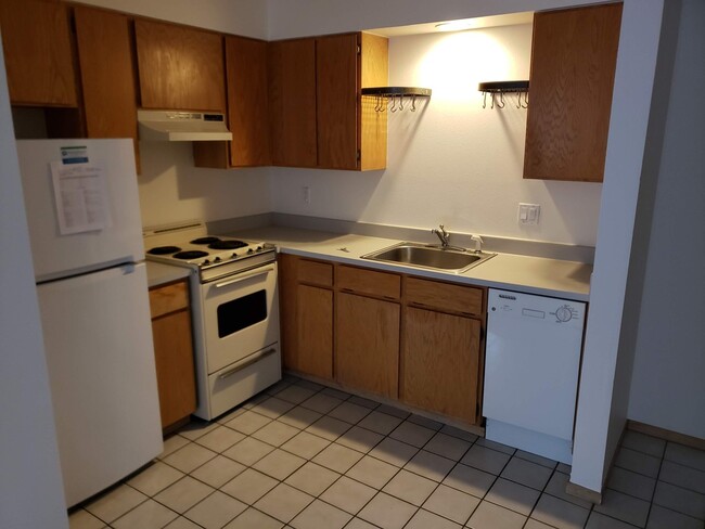 Building Photo - Adorable One Bedroom Condo Available In Ce...