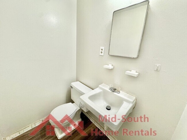 Building Photo - 2168 Carnes Ave