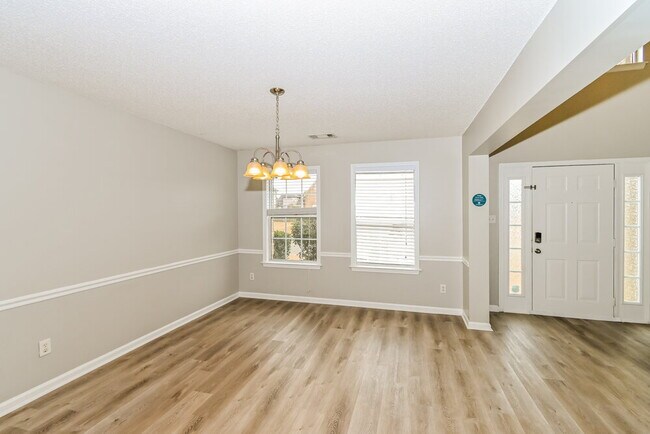 Building Photo - 105 Whispering Creek Dr