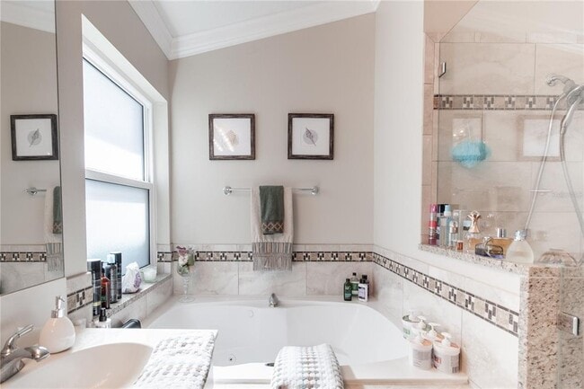 Building Photo - 16204 Nottingham Park Way