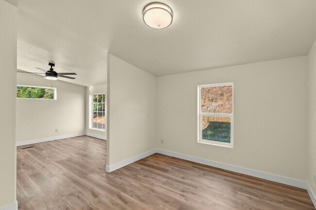Building Photo - 1756 Tolman Creek Rd