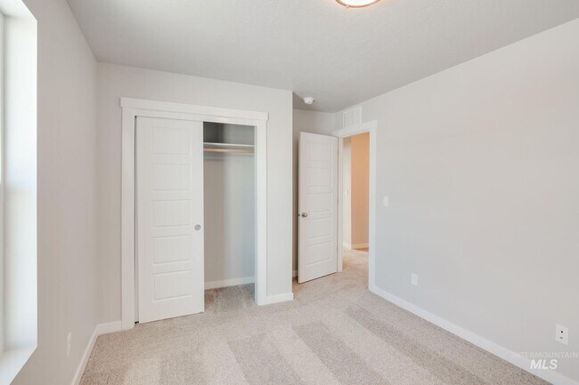 Building Photo - 5820 W Striker Ln
