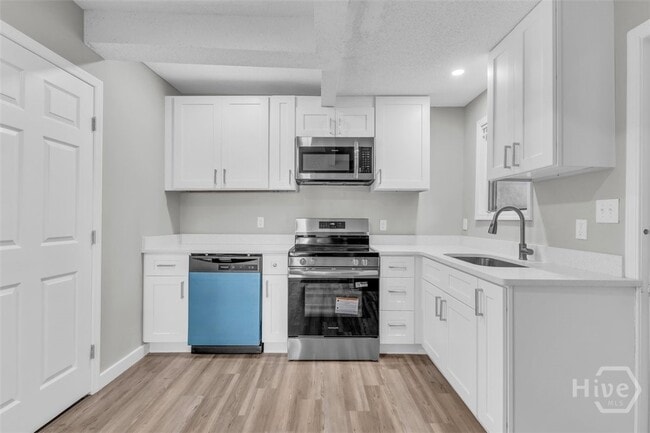 Building Photo - 832 W 44th St