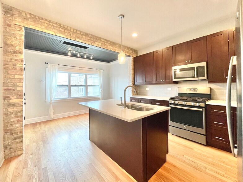 Building Photo - 2652 N Harding Ave