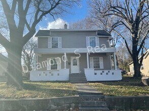 Building Photo - 2023 N Jefferson Ave