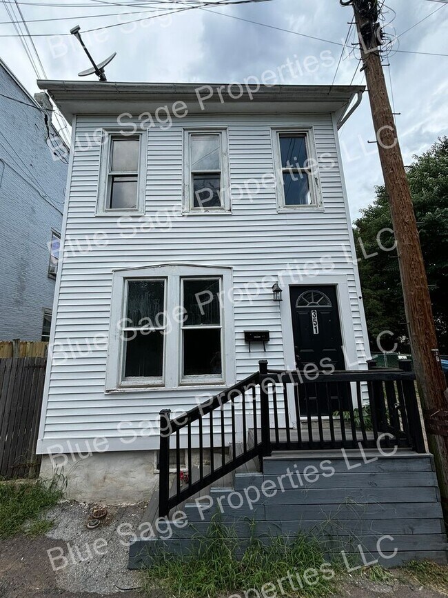 Building Photo - Brand New 4 Bedroom 1.5 Bath House in Pottstown!