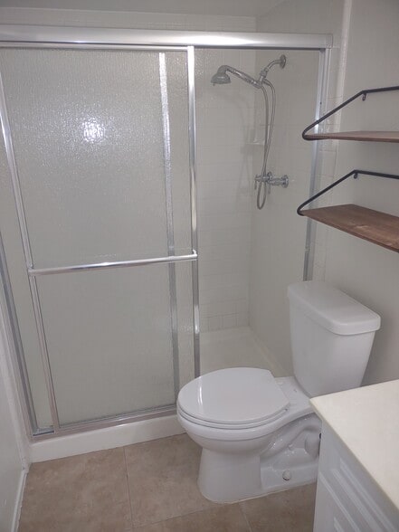 Downstairs Bathroom - 322 Esquina Dr
