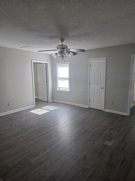 Building Photo - 305 Hightower St