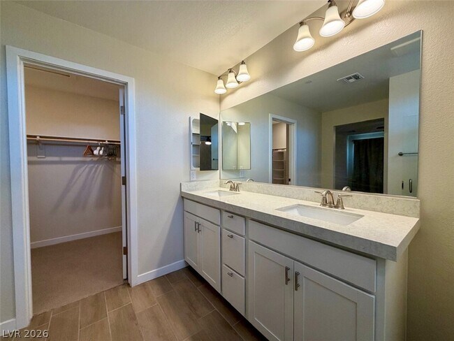 Building Photo - 227 Jaldena Ln
