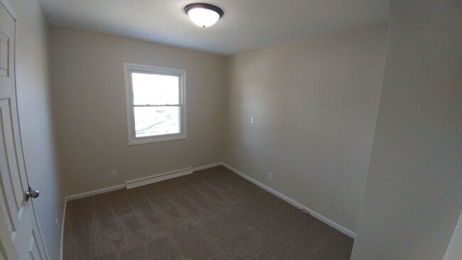 Building Photo - 3 Bedroom 1 Bath Adorable Cape Cod