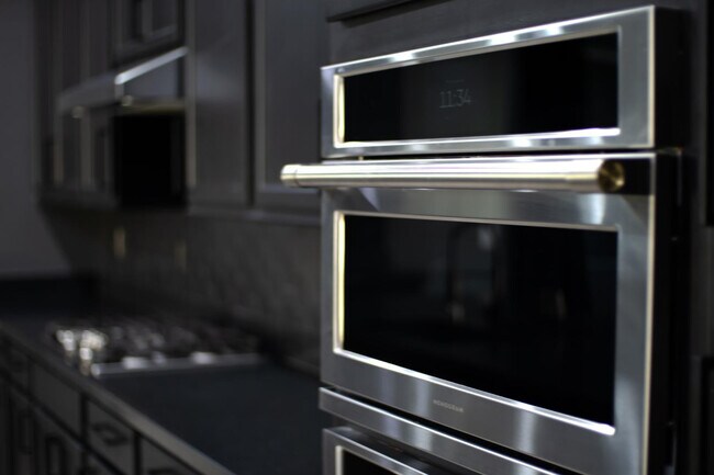 Building Photo - 14144 W Smoketree Dr