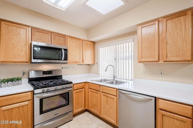 Building Photo - 13611 N Newcastle Dr