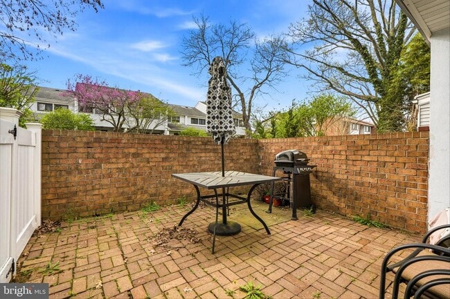 Building Photo - 7 Dennison Dr