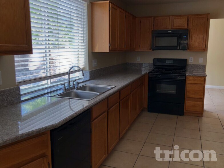 Building Photo - 6941 Wine River Dr