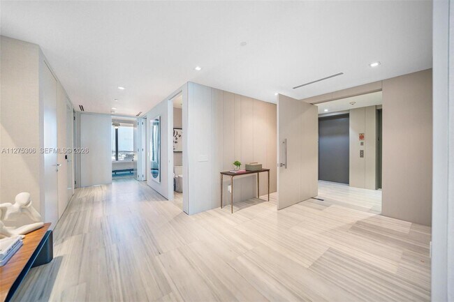 Building Photo - 18975 Collins Ave