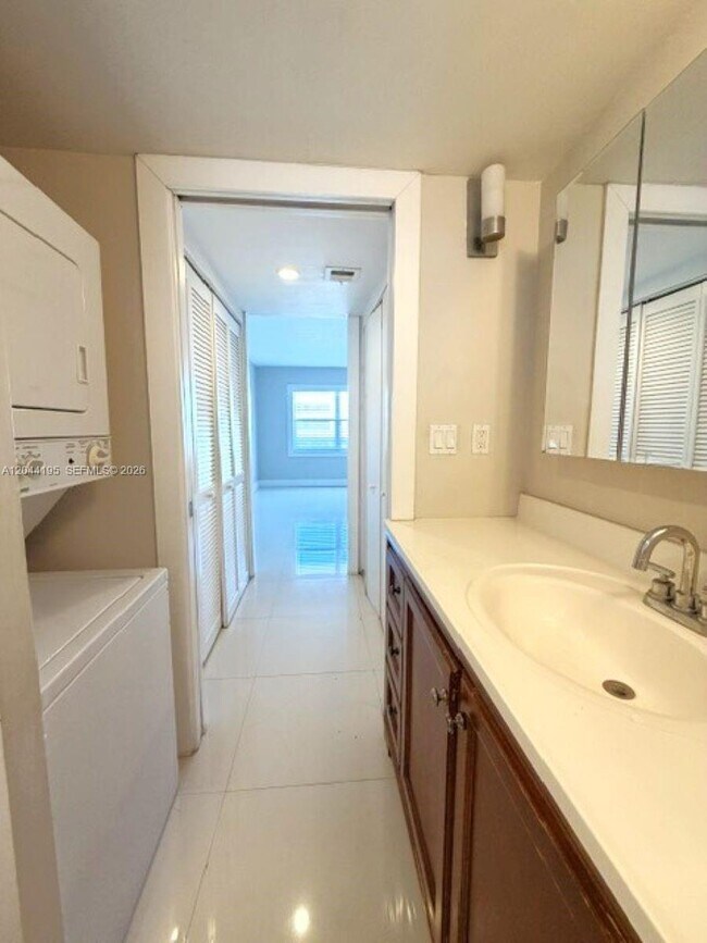 Building Photo - 4141 Nautilus Dr