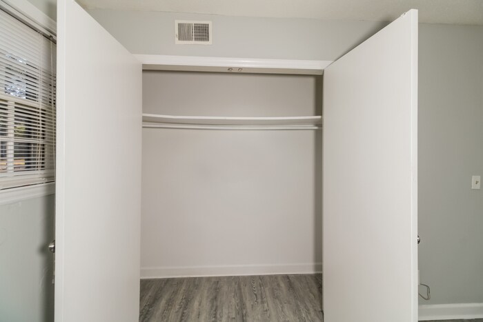 Building Photo - 1808 Laredo Dr