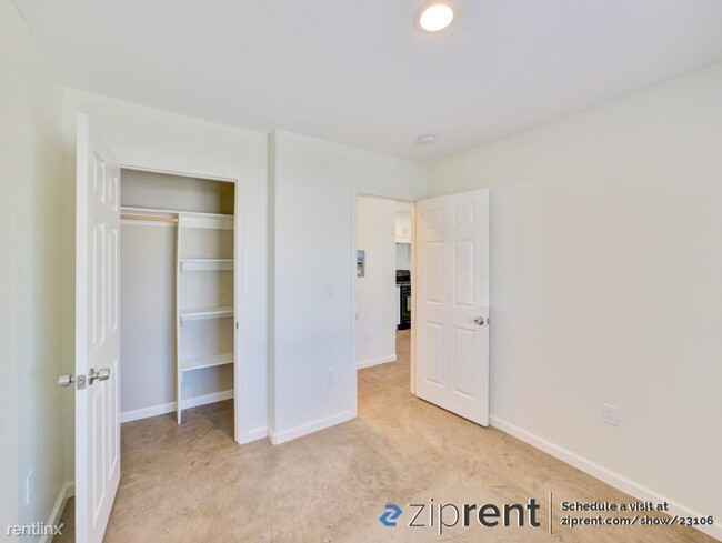 Building Photo - 1 br, 1 bath Triplex - 425 East Hermosa St...