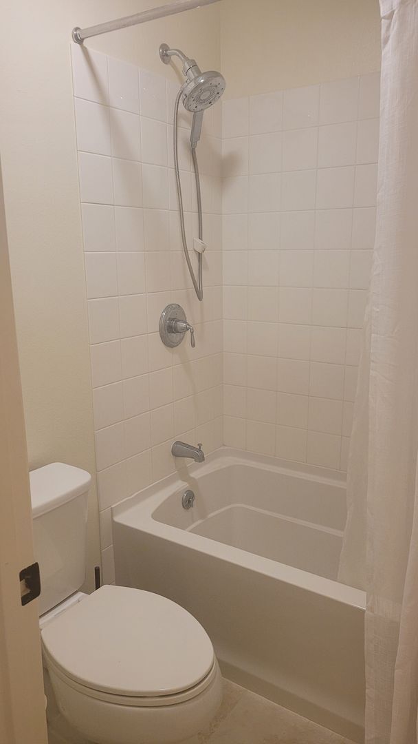 Building Photo - 1175-D