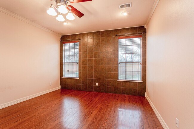 Building Photo - 1235 Blackthorn Dr
