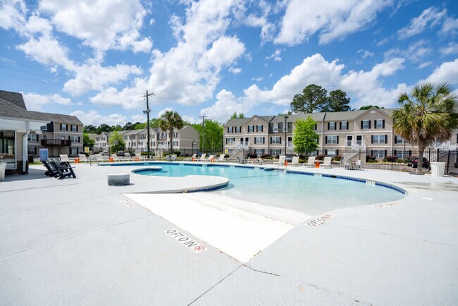 Building Photo - 1051 Southern Dr