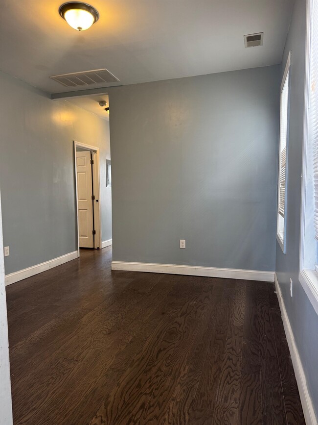 Building Photo - 121 Carteret Ave