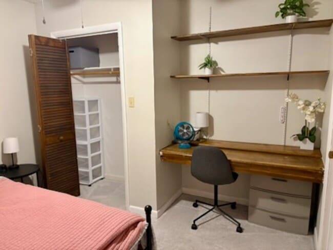 Building Photo - Quiet Study Haven: 1BR + Den just Steps from UNC