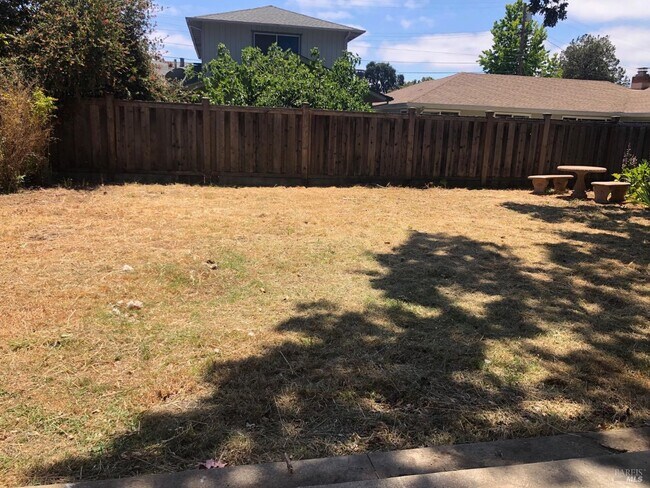 Building Photo - 334 Ridgway Ave