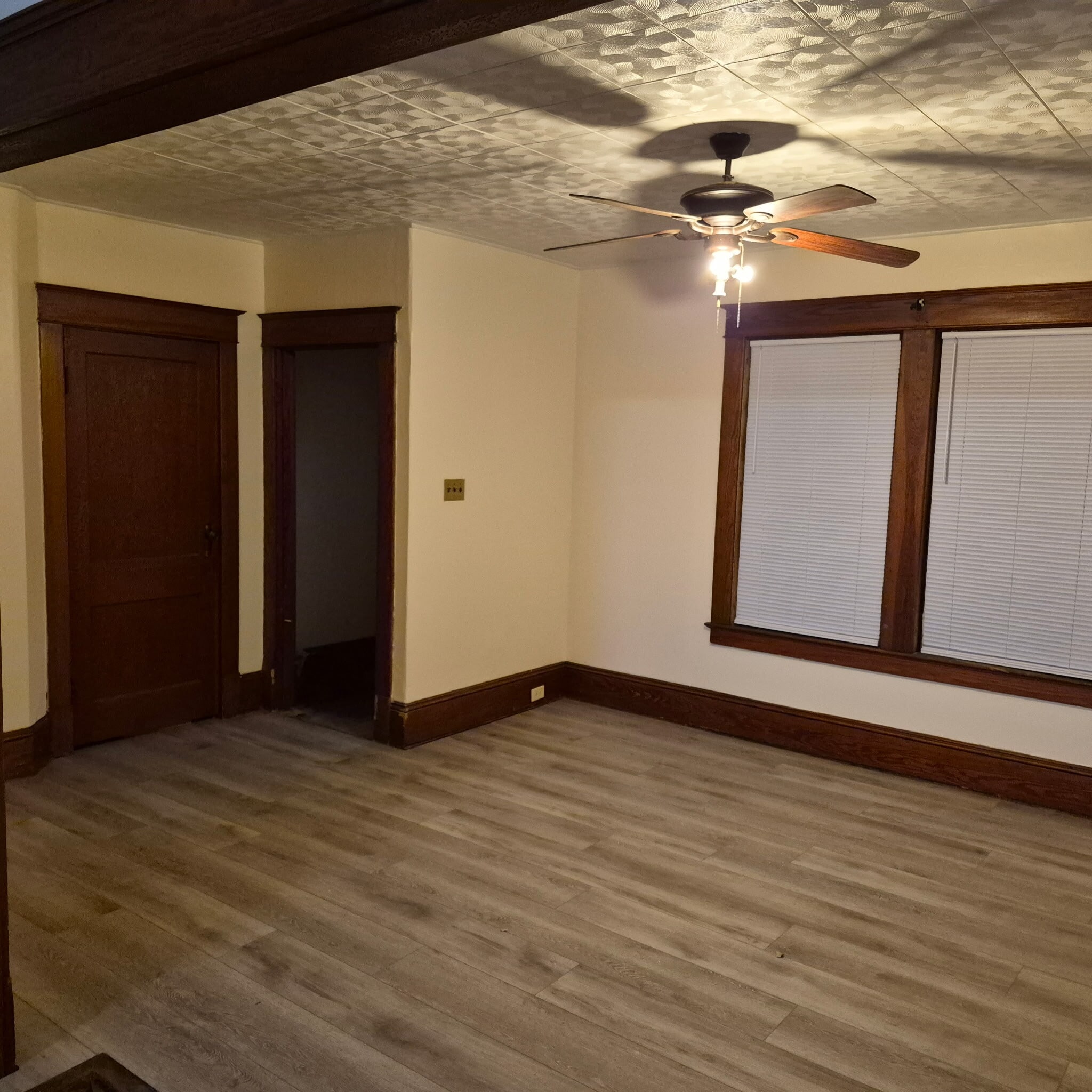 Living room size 13x16 - 189 Oak St