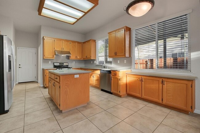 Building Photo - 1889 Tres Picos Dr