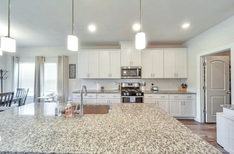 Building Photo - 4022 Arrowleaf Ln