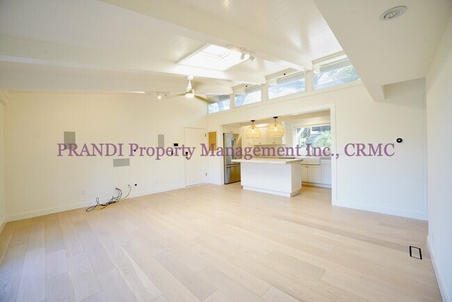 Building Photo - Air Conditioned San Rafael House with Pano...