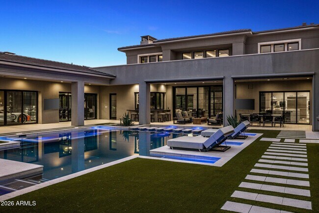 Building Photo - 10110 E Siesta Ln