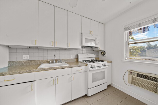 Building Photo - 26 Briarwood Rd