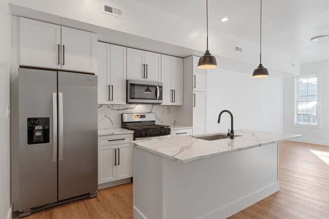 Building Photo - 506 Foreland St