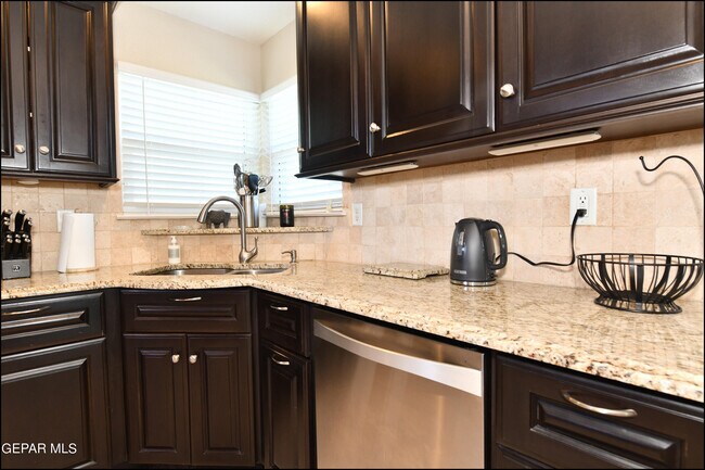 Building Photo - 5060 Silver Sands Ave