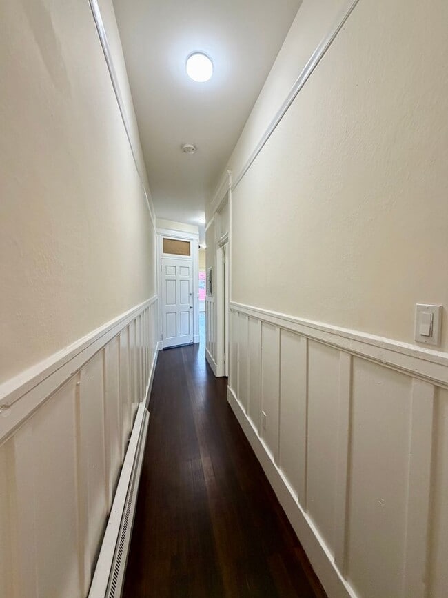 Building Photo - 225 9th St