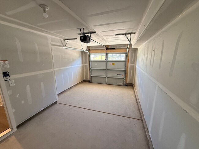 Building Photo - Brand New Townhome in the heart of Charotte