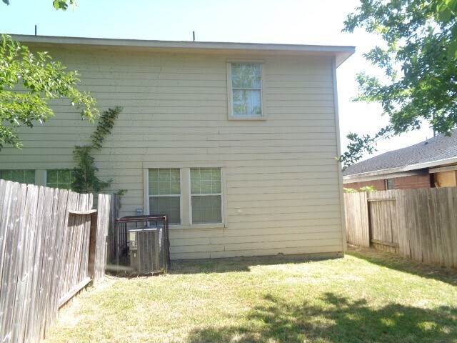 Building Photo - 3714 Lehall St