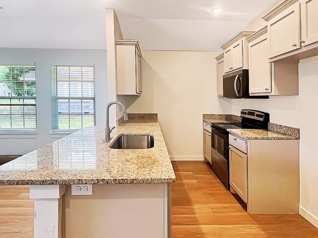 Building Photo - Modern & Cozy 3-Bed, 2-Bath Duplex in Cent...