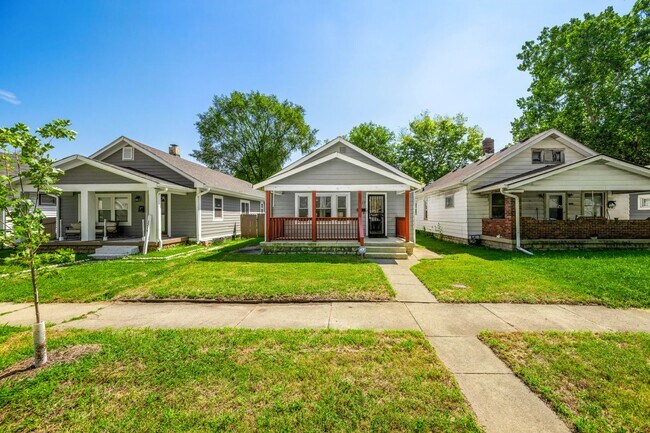 Building Photo - 1215 N Warman Ave