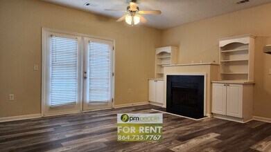 Building Photo - 3/2 Condo in Great Greenville Location!