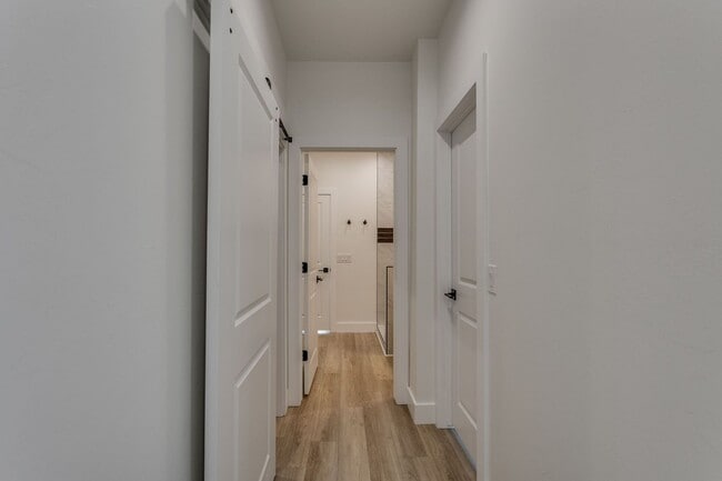 Building Photo - Warm, Modern & Welcoming — Beautiful 4 Bed, 3 Bath New Build