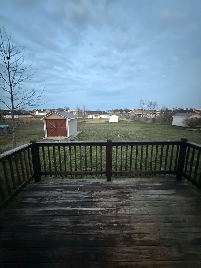 Building Photo - 3 Bed/2 Bath House with 2 Car Garage