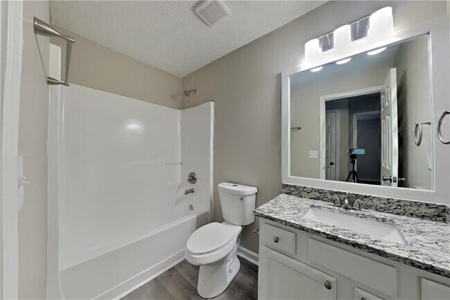 Building Photo - 775 James Ridge Dr