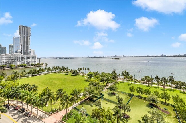 Building Photo - 1800 N Bayshore Dr