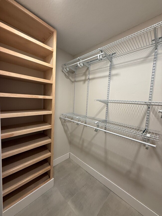 Building Photo - 1423 Appleton Ave