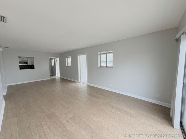 Building Photo - 1501 Crescent Cir