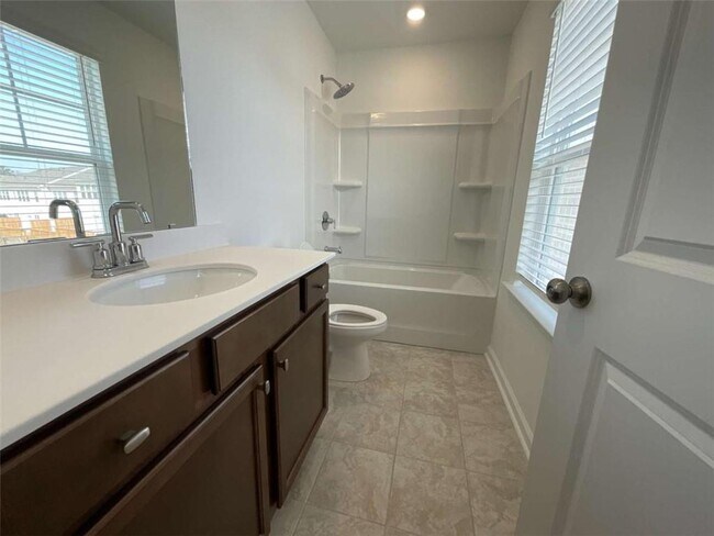 Building Photo - 5716 Schelton Pl